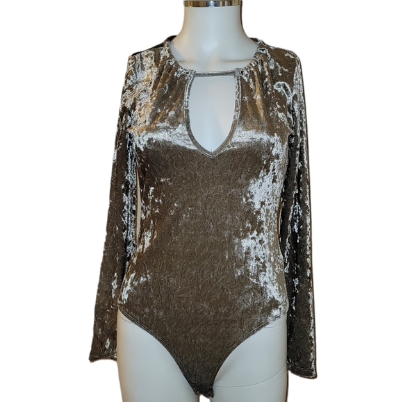 Top - Picture 2 of 15